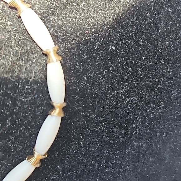 Vintage Crown Trifari Lucite Beads Necklace Spring Ring Closure White/Gold W OS - Picture 3 of 4